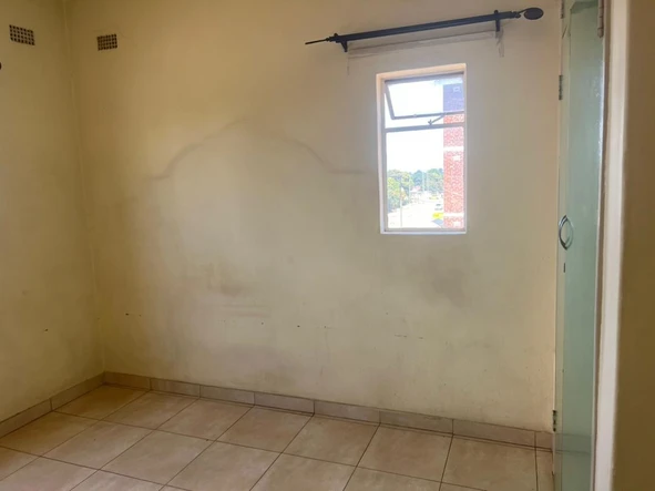 2 Bedroom Flat & Apartment