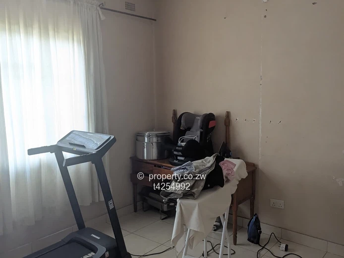 Greystone Park neat 6 bedroomed house to Rent 
