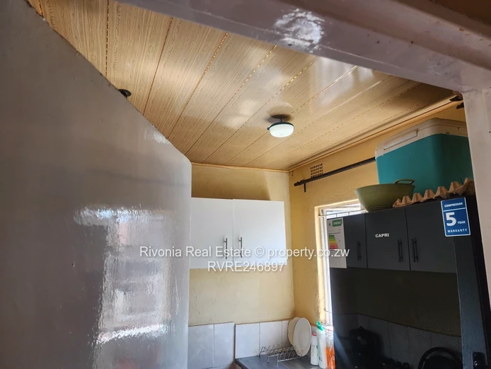 Mainway Meadows 4BR: Fitted Cupboards, 3 Baths & Borehole