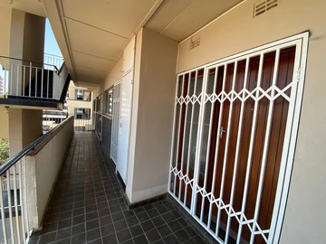 3 Bedroom Flat & Apartment