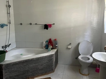 2 Bedroom Flat & Apartment