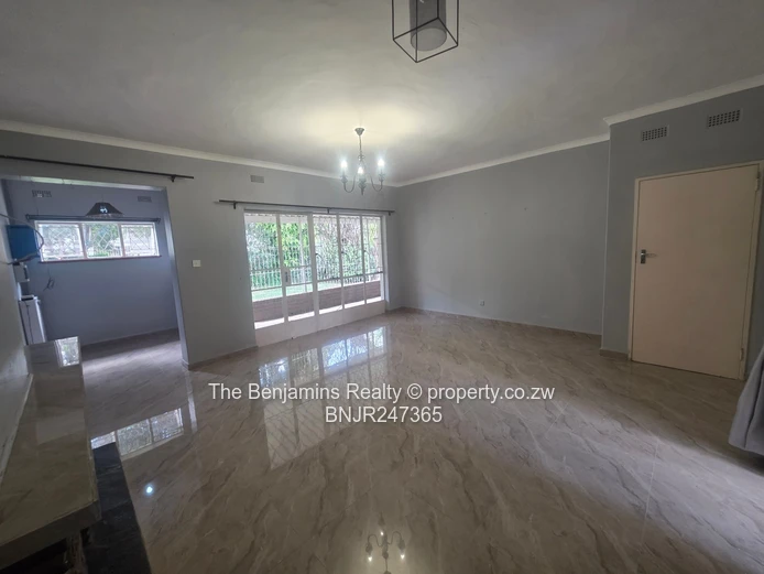Secure Garden Flat In Avondale
