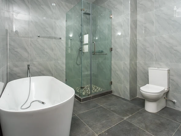 3 Bedroom Flat & Apartment