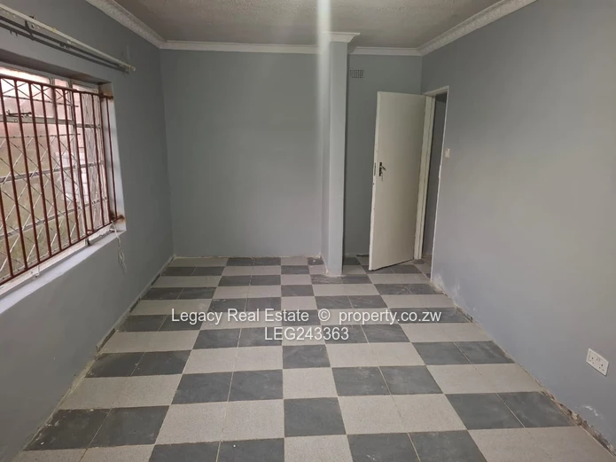 Comfortable 3 Roomed Wing Available 1 April