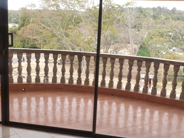 3 Bedroom Flat & Apartment