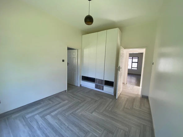 4 Bedroom Flat & Apartment