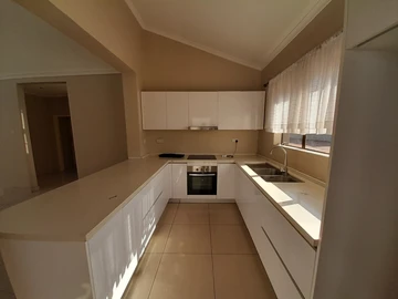 3 Bedroom Flat & Apartment