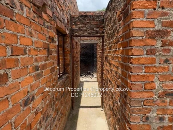 Unfinished 5-Bed House on 2025m² Stand 