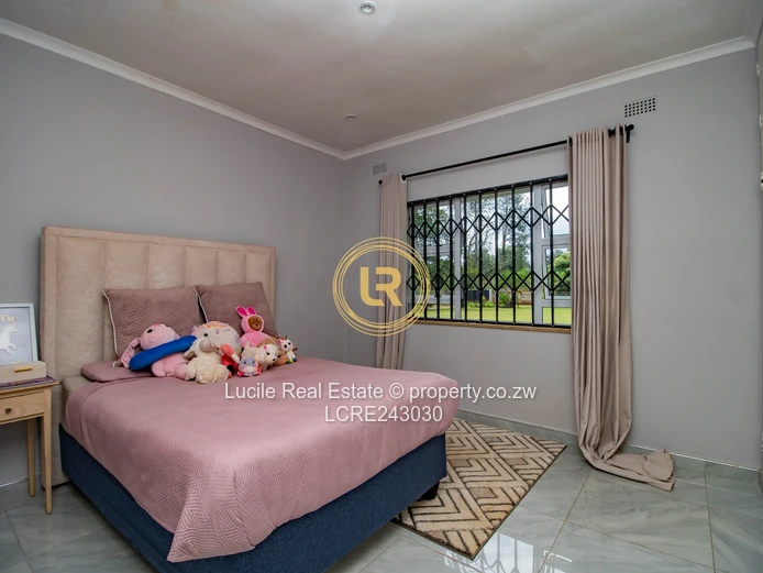 Seamless Living: A Cozy Indoor-Outdoor Retreat in Mount Pleasant