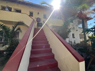2 Bedroom Flat & Apartment