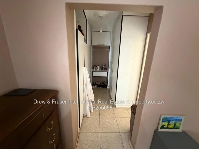 Westgate 4-bed: Spacious Tiled Kitchen, Dining & Borehole