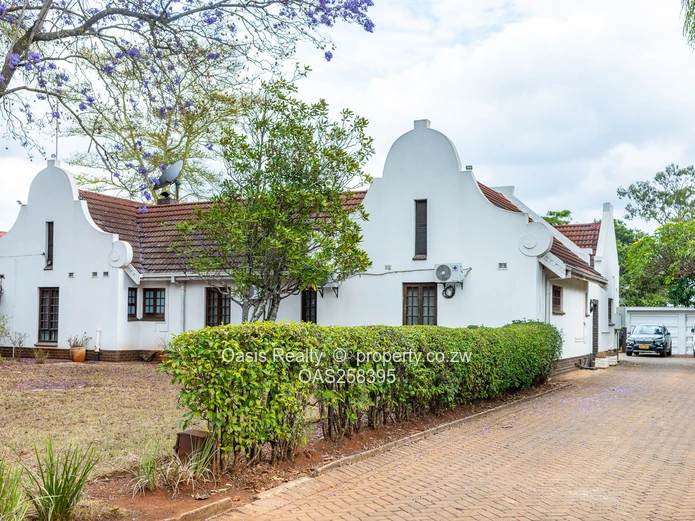 A Substantial Four-Bedroom Family Home with Pool on 4,047 sqm – Bowood Road, Mount Pleasant
