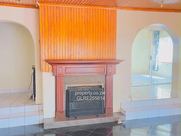 Borrowdale West: 4BR Family Home with Borehole