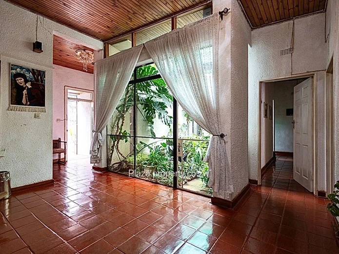 Prime Commercial Property On Ridgeway