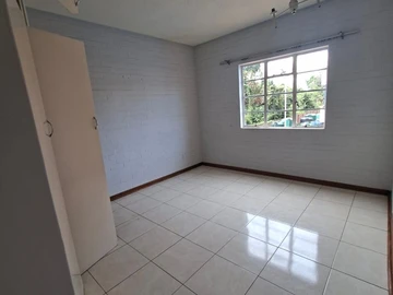 2 Bedroom Flat & Apartment