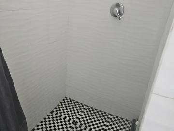 2 Bedroom Flat & Apartment