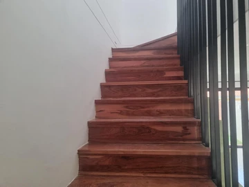 2 Bedroom Flat & Apartment