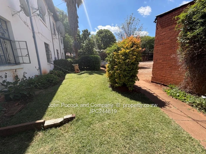 1-Bed Garden Flat in Suburbs