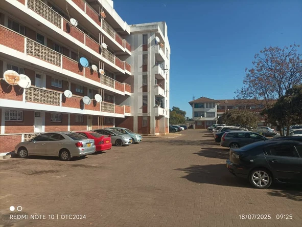 2 Bedroom Flat & Apartment
