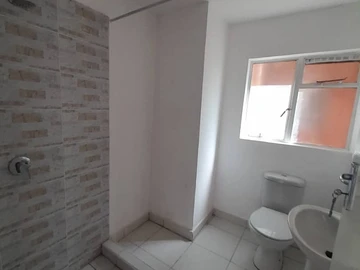 2 Bedroom Flat & Apartment