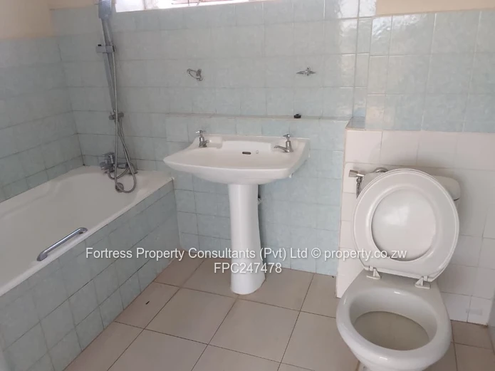 Sunlit 2-Bed Avenues Flat with Balcony & Borehole