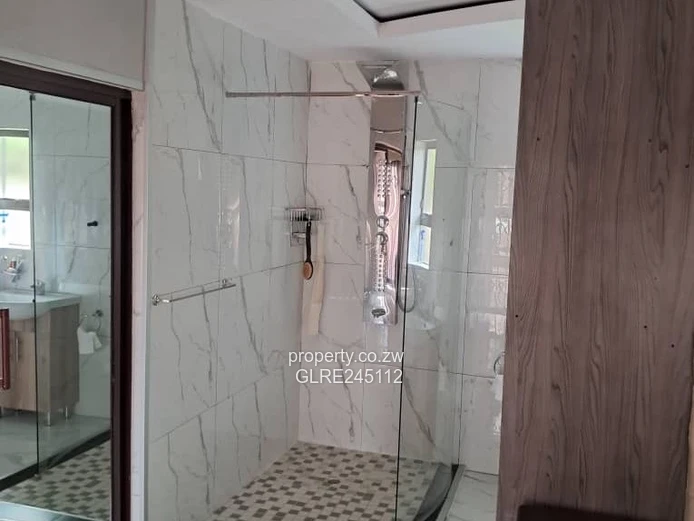 Eastlea 4-Bed Home with Modern Kitchen, Borehole & Garage