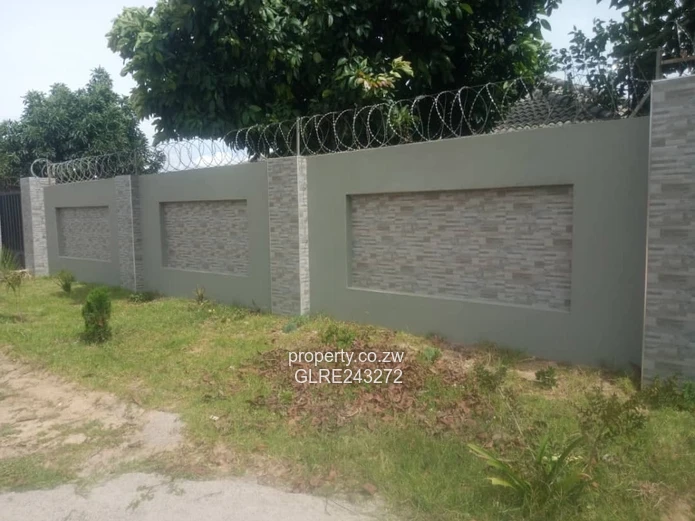 Ushewokunze: Secure Walled 3-Bed — Modern Kitchen & Borehole