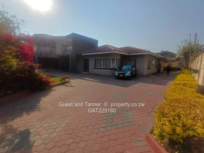 Luxurious Family Home in Avondale West!