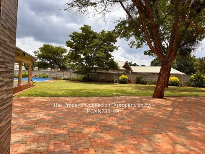 Luxury Rental Property in Helensvale, Borrowdale