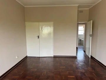 2 Bedroom Flat & Apartment