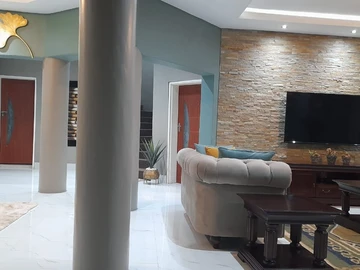 5 Bedroom House