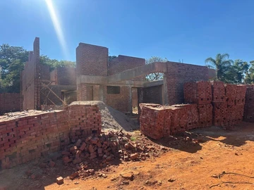 4 Bedroom Flat & Apartment