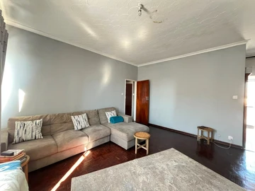 2 Bedroom Flat & Apartment