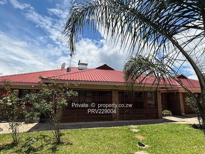 Partial furnished Chinhoyi Property for RENT!!!