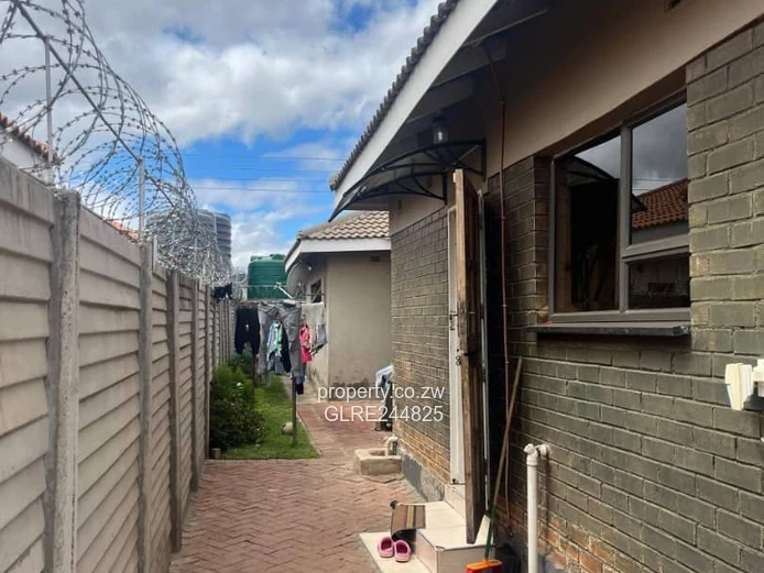 3-Bed Home with Borehole & Paved Yard in Madokero
