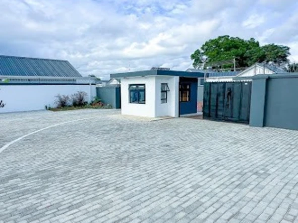 Charming 3-Bed Flat in Prospect: Garden, Parking & More
