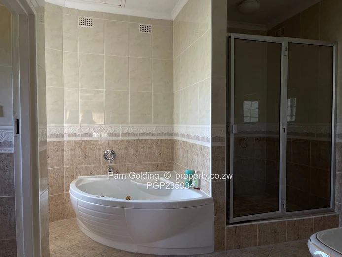 Executive home in Helensvale