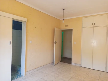 2 Bedroom Flat & Apartment