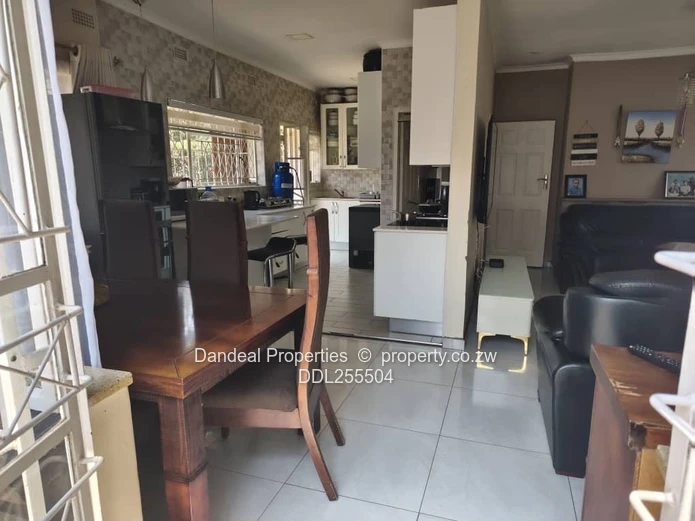 Avondale West: 3-Bed Home on 793m² with Driveway & Garden