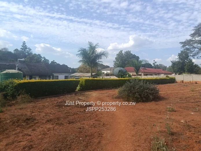 House on Generous Piece of land - back on the market 