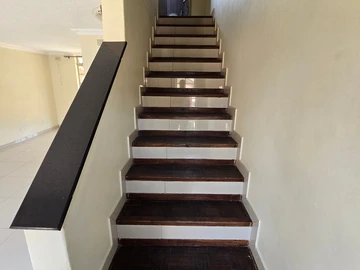 2 Bedroom Flat & Apartment