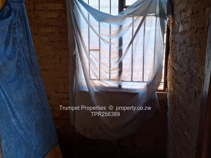 Hatcliffe 4-Bed Fixer with Covered Verandah & Yard
