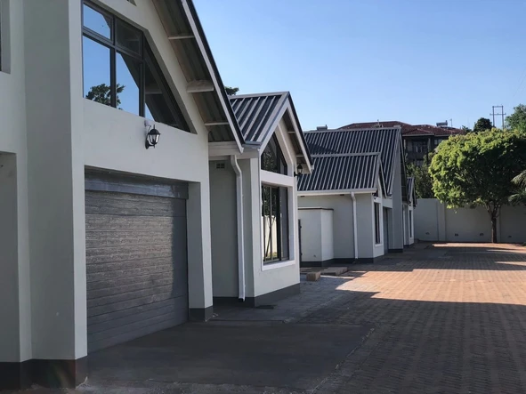 4 Bedroom Flat & Apartment