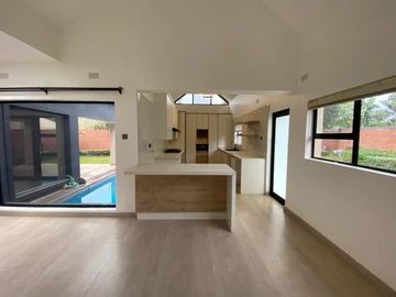 4 Bedroom Flat & Apartment