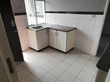 2 Bedroom Flat & Apartment