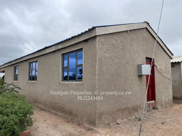 Three Bedroomed House In Cowdray Park