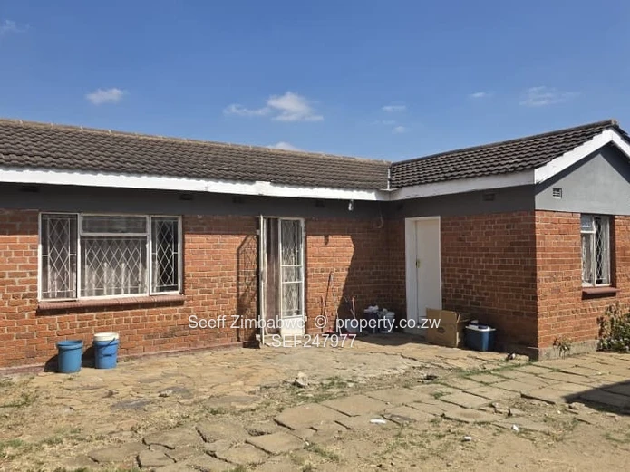 Highlands 5-Bed Family Home on 3,554 m² — Borehole
