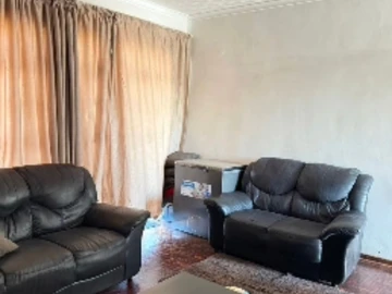 2 Bedroom Flat & Apartment