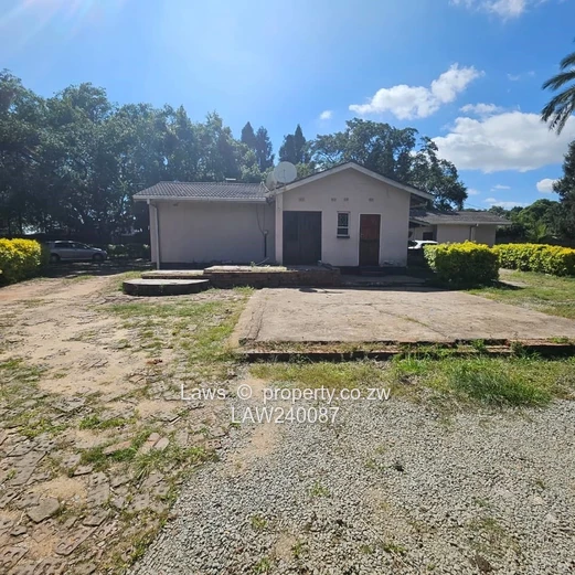 Strategical location on a main Road