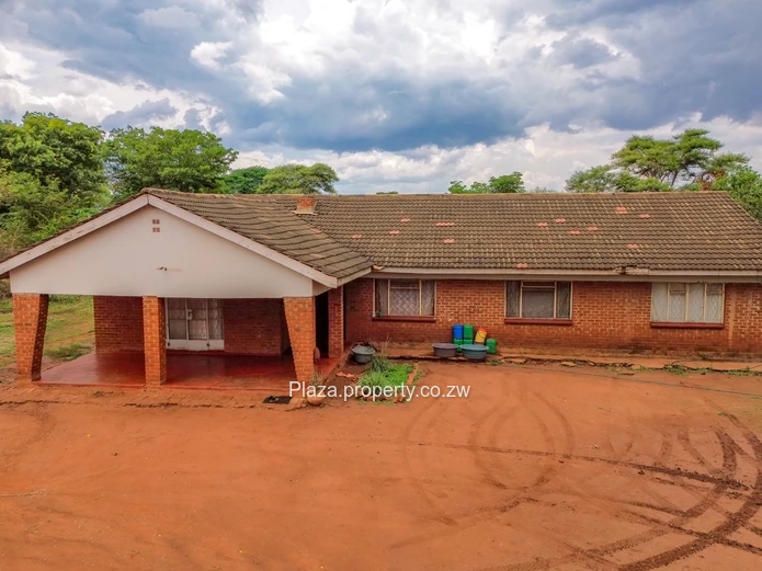 Spacious 4-Bedroom Home on 3045sqm in Chegutu Low-Density – Sykes Street